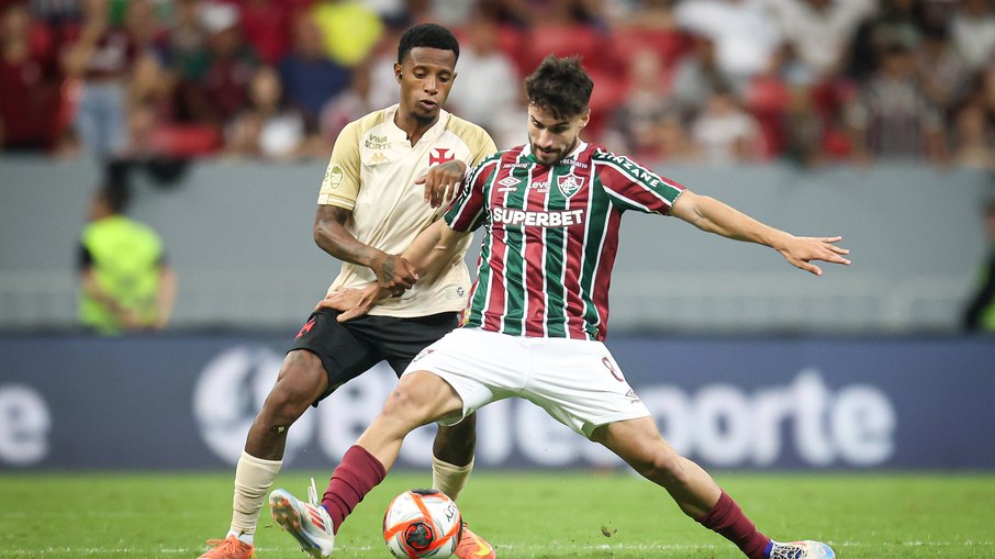 Fluminense e Vasco se enfrentam pelo Brasileirão Fluminense e Vasco se enfrentam pelo Brasileirão