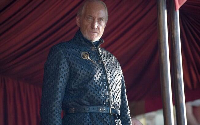 Charles Dance em Game Of Thrones como Tywin Lannister