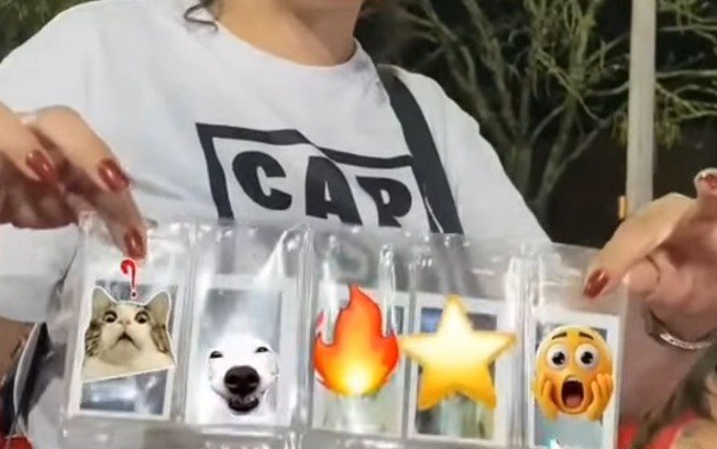 A empresária Samantha exibe o Catálogo dos Solteiros 