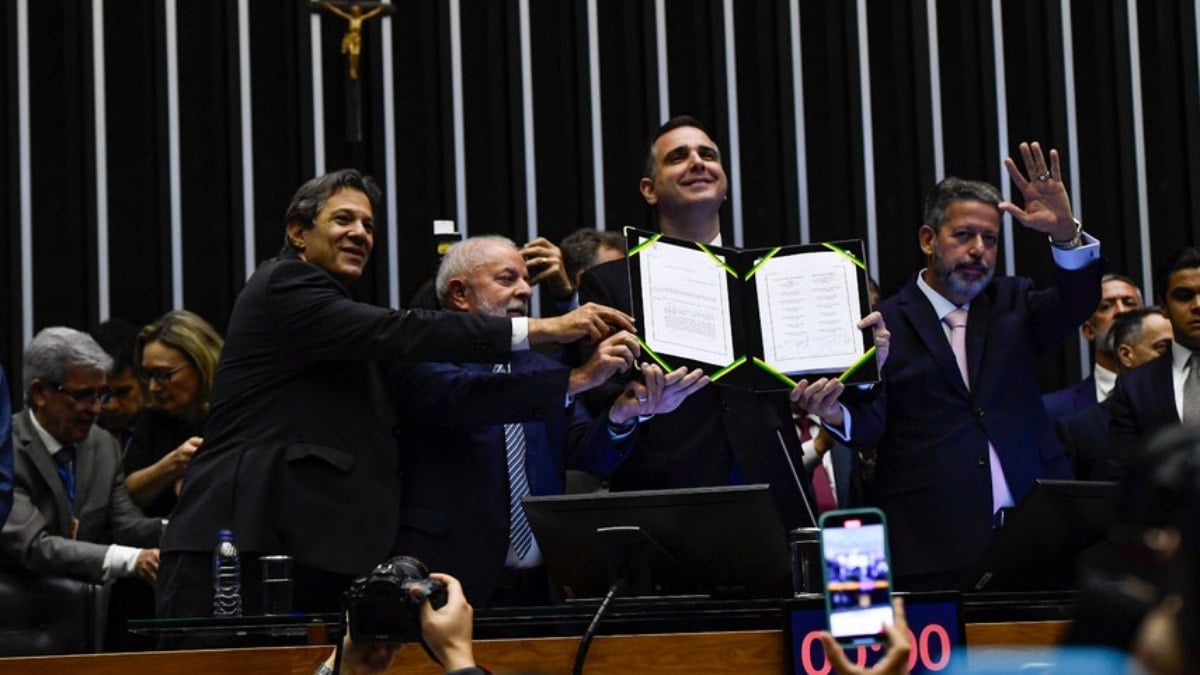 O Congresso Nacional promulgou nesta quarta-feira (20) a Emenda Constitucional 132, da reforma tributária