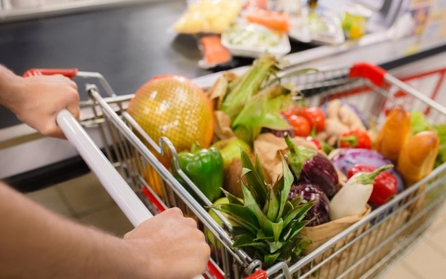 5 alimentos saudáveis e baratos para incluir na sua lista de compras
