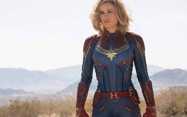 Brie Larson caracterizada como a Capitã Marvel