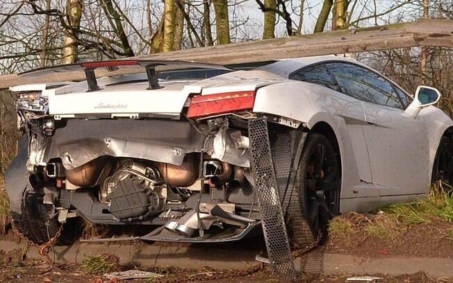 Lamborghini do goleiro Sergio Romero ficou destruída. Ele escapou ileso do acidente
