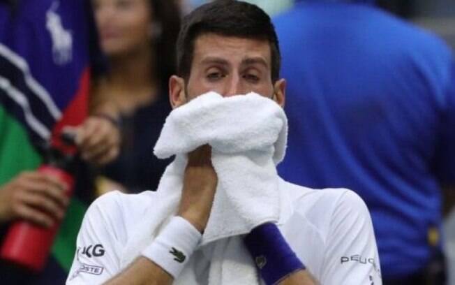 Barrado em aeroporto, Djokovic tem visto negado na Austrália e será deportado, segundo jornal