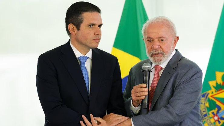 Lula contradiz Motta e promete projeto próprio sobre escala 6x1