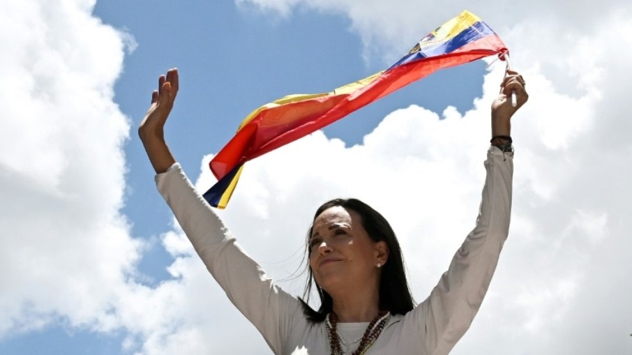 A líder opositora venezuelana María Corina Machado em manifestação em Caracas em 28 de agosto de 2024