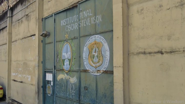 Diretora de presídio é presa suspeita de desviar alimentos no Rio