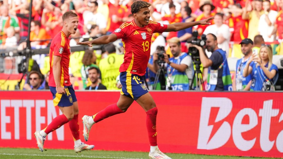 Espanha vence Alemanha e garante vaga na semifinal da Euro