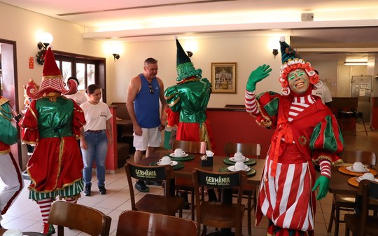 Hopi Hari lança Manhã Encantada com personagens do Natal Mágiko