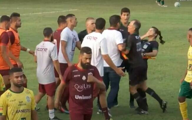 Treinador Rafael Soriano é suspenso pelo TJD-ES após agressão à árbitra assistente