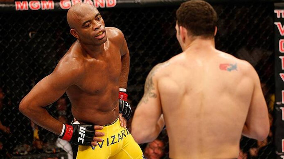 O brasileiro Anderson Silva foi derrotado pelo americano Chris Weidman em julho de 2013