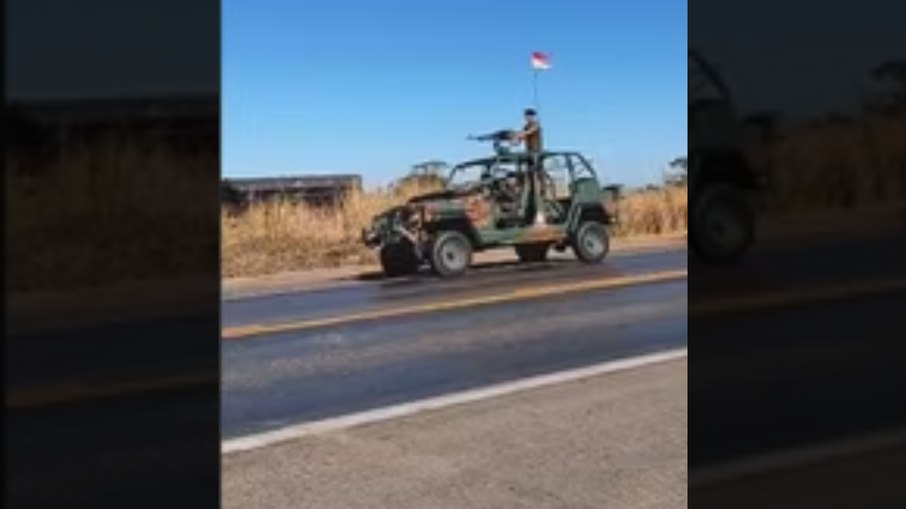 A bandeira em questão representa a  Arma de Cavalaria do Exército