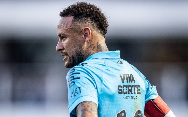 Neymar foi expulso em derrota do Santos contra o Botafogo Neymar foi expulso em derrota do Santos contra o Botafogo