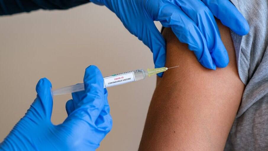 Covid-19: São Paulo inicia vacinação de pessoas com 41 anos; confira