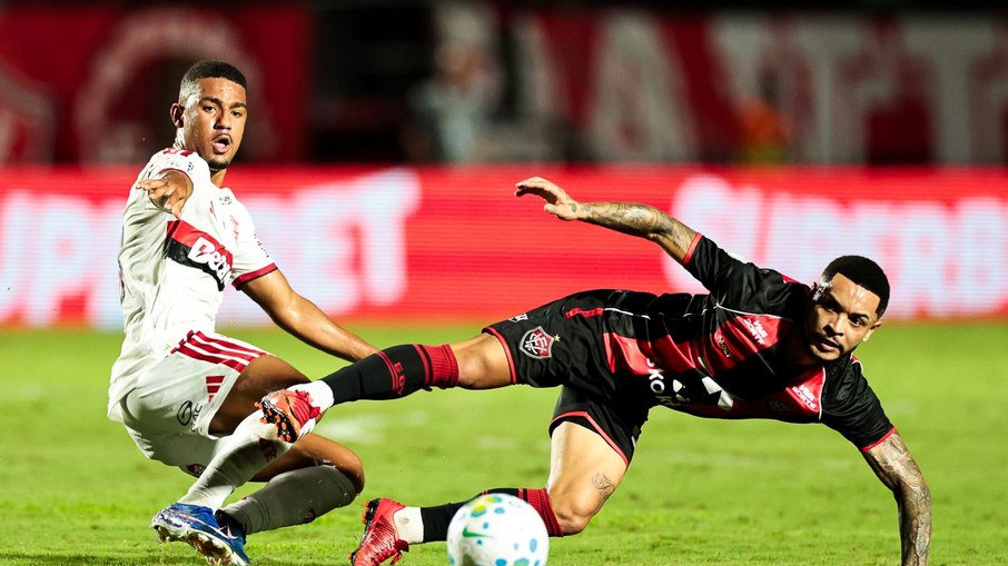 Flamengo cai para o Vitória na Copa do Brasil Flamengo cai para o Vitória na Copa do Brasil