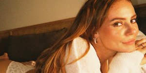 Paolla Oliveira posa de calcinha e encanta a web
