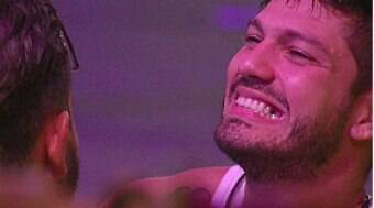 Luiz Felipe fica bêbado e perde um dente na primeira festa desta edição