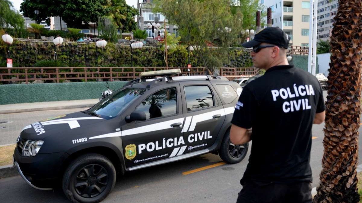 No momento, a polícia está investigando se aconteceram outros abusos por parte do suspeito na região.