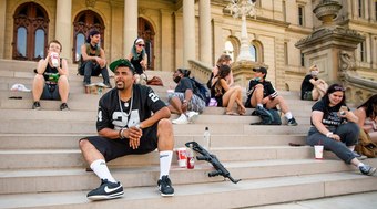 Paul%20Birdsong%2C%20o%20novo%20rosto%20da%20milit%C3%A2ncia%20negra%20armada%20nos%20EUA