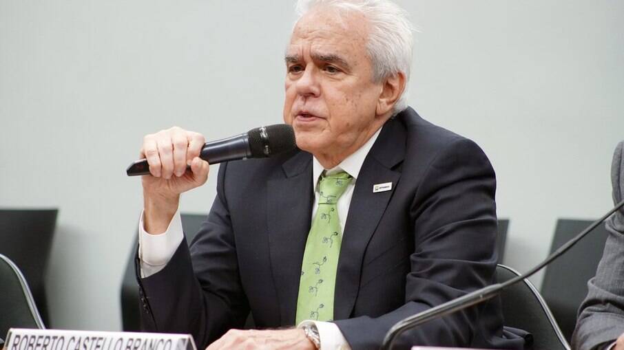 'O Bolsonaro acha que é dono da Petrobras', diz ex-presidente da estatal