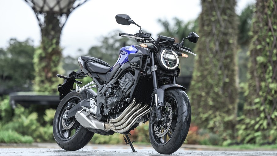 Honda CB650R E-Clutch 2027 será vendida nas cores Vermelho, Azul Perolizado e Cinza Metálico
