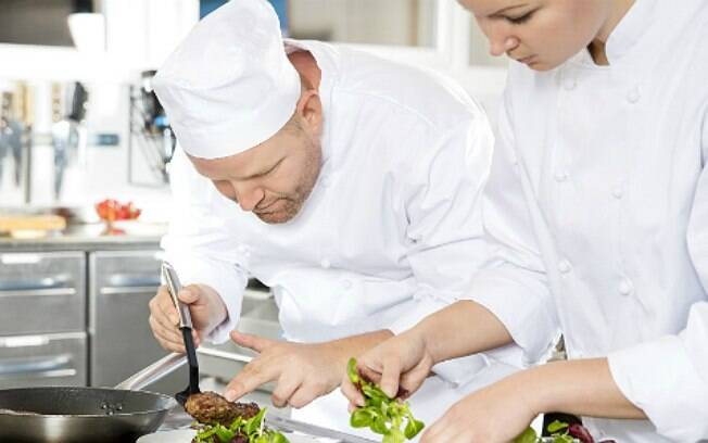 No século XIX, os chefs de cozinha passaram a escrever sobre gastronomia
