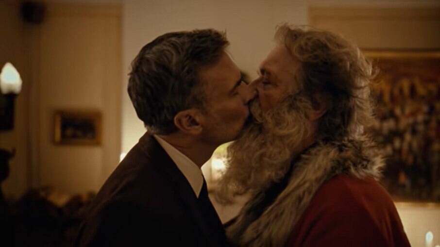 Beijo do Harry com o Papai Noel na campanha