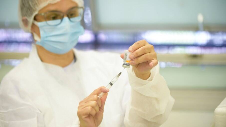 As pessoas que foram vacinadas em março com o imunizante da AstraZeneca e têm aprazamento para tomar a segunda dose da vacina nos dias 1 e 2 de junho podem procurar qualquer uma das 66 Unidades Básicas de Saúde. As pessoas que foram vacinadas em março com o imunizante da AstraZeneca e têm aprazamento para tomar a segunda dose da vacina nos dias 1 e 2 de junho podem procurar qualquer uma das 66 Unidades Básicas de Saúde.