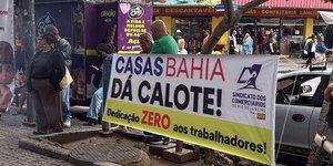 Casas Bahia: trabalhadores protestam após demissão em massa