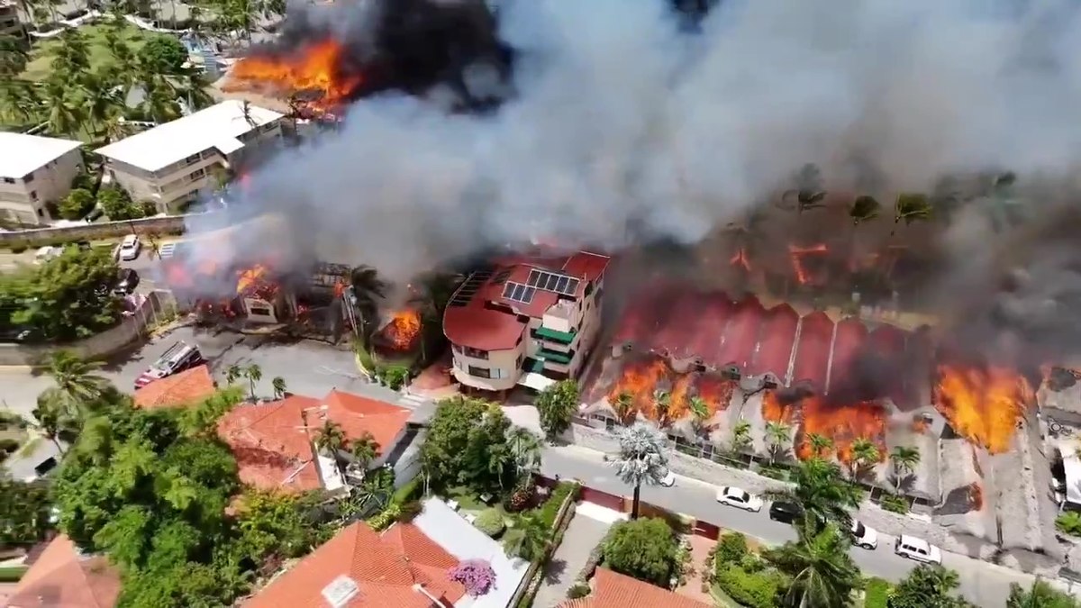 Incêndio foi controlado após algumas horas e a causa segue em investigação Incêndio foi controlado após algumas horas e a causa segue em investigação