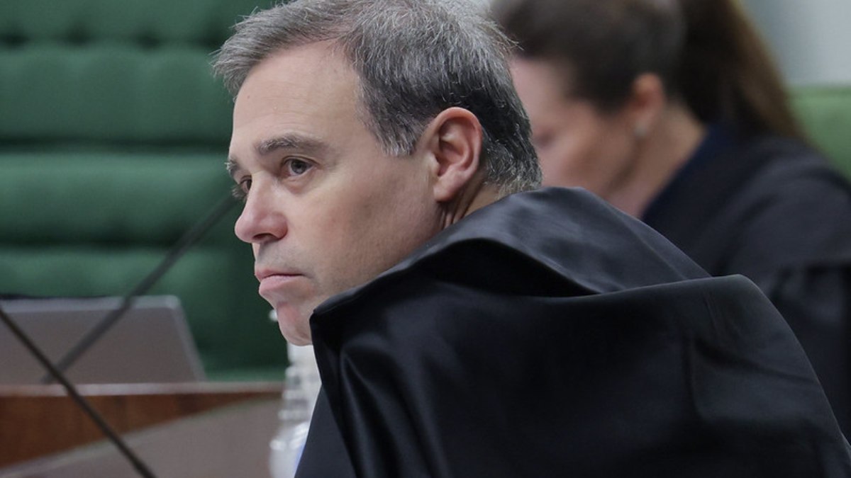 Ministro André Mendonça classifica o esquema entorno do Master como uma organização criminosa com 'contornos de máfia' Ministro André Mendonça classifica o esquema entorno do Master como uma organização criminosa com 'contornos de máfia'