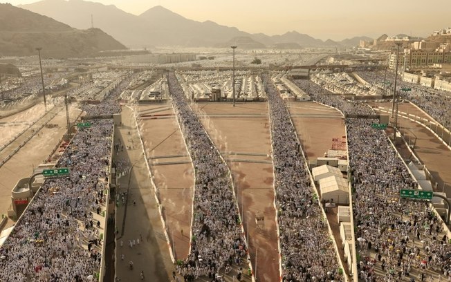 Peregrinos muçulmanos chegam para o último grande ritual da peregrinação anual hajj