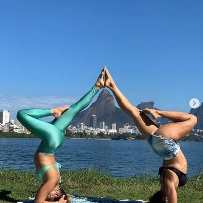 Vítimas praticando ioga
