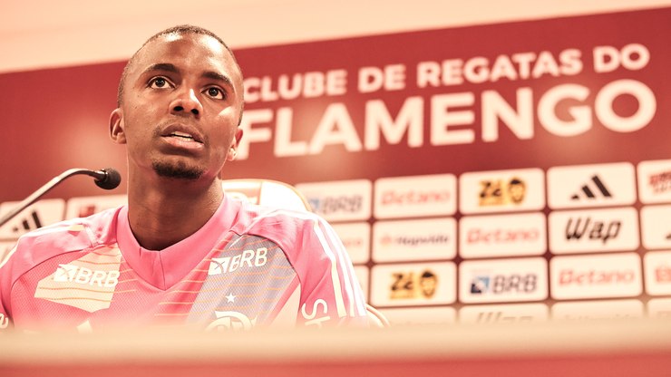 Andrew%20%C3%A9%20apresentado%20no%20Fla%3A%20%22Um%20sonho%20da%20fam%C3%ADlia%22