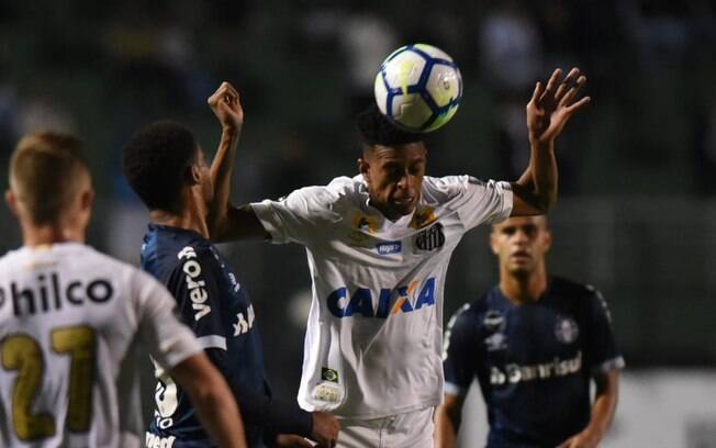 Róbson Alves em ação pelo Santos