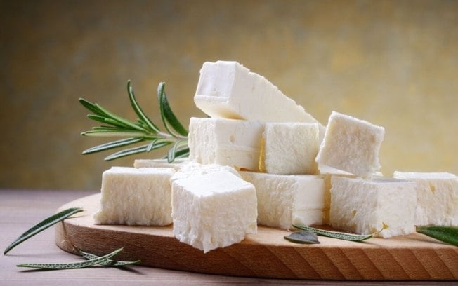 8 queijos menos calóricos para quem está de dieta