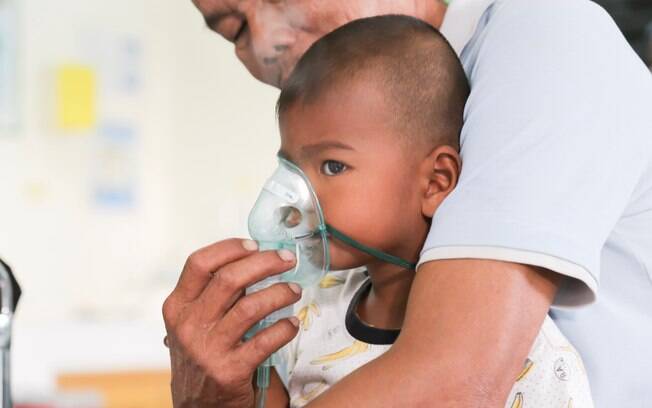 Crianças e idosos são as principais vítimas de doenças respiratórias durante o outono e inverno Crianças e idosos são as principais vítimas de doenças respiratórias durante o outono e inverno