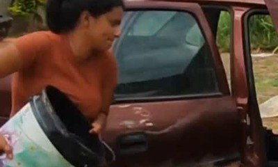 Mulher viraliza ao desmontar carro do marido na lavagem