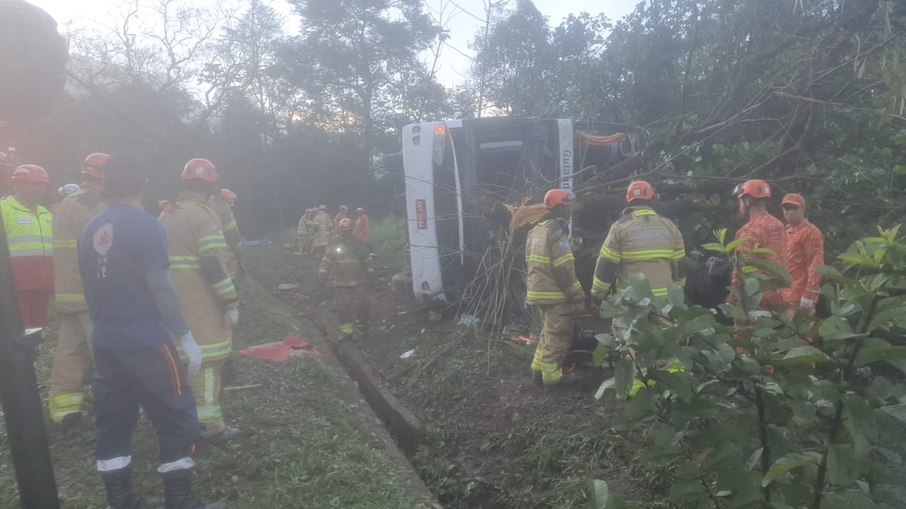 Acidente aconteceu na madrugada deste domingo (16), no km 91 da BR-40