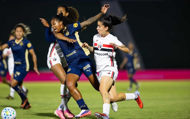 Mulheres de Aço celebram classificação diante das são-paulinas