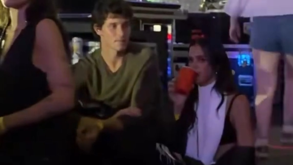 Flagrados! Bruna Marquezine e Shawn Mendes juntos agitam fãs; Veja o vídeo!