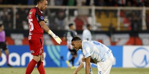 VÍDEO: atacante do Grêmio perde três pênaltis no mesmo jogo