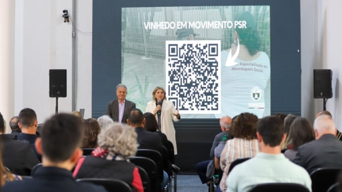 Dr. Dario Pacheco e Cris Mazonprefeito e vice-prefeita de Vinhedo, durante reunião