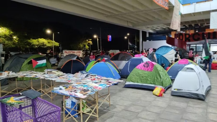 Acampamento pró-Palestina na FFLCH