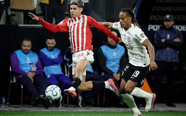 Fernando Diniz não conseguiu classificar o Corinthians para a semifinal da Libertadores Fernando Diniz não conseguiu classificar o Corinthians para a semifinal da Libertadores