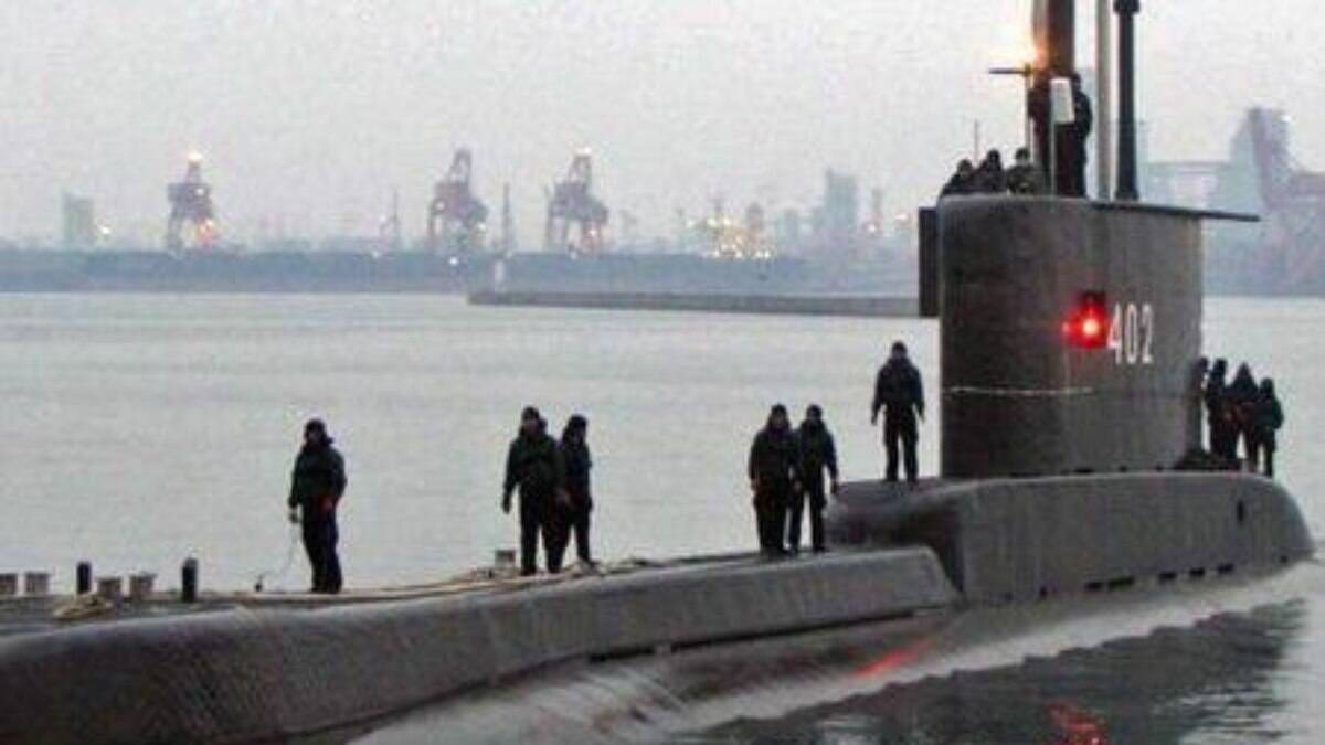 Indonésia: submarino desaparecido é encontrado com todos os tripulantes mortos