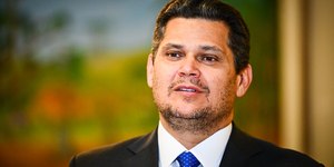 Alcolumbre inicia trâmite de PEC 6x1 alternativa no Senado