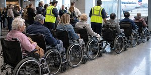O golpe da cadeira de rodas em aeroportos vira alerta global
