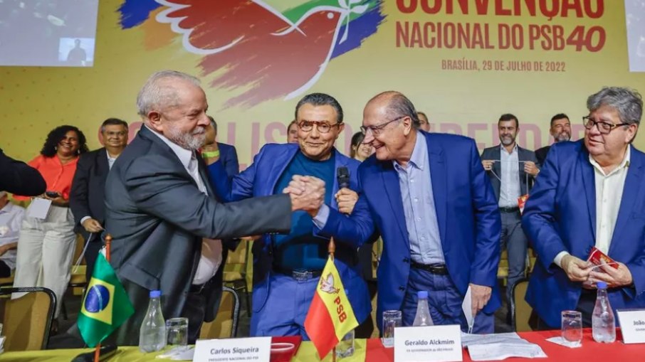 Lula e Alckmin em convenção do PSB