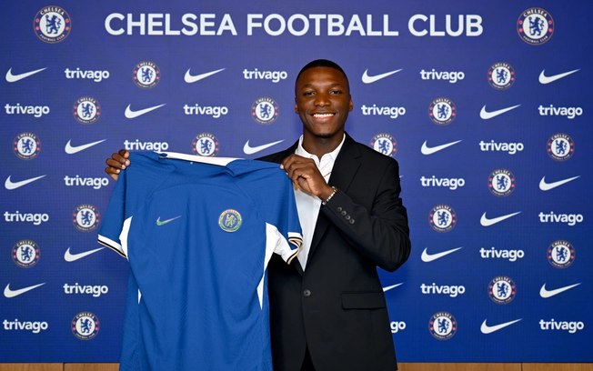 Chelsea anuncia contratação do volante Moisés Caicedo